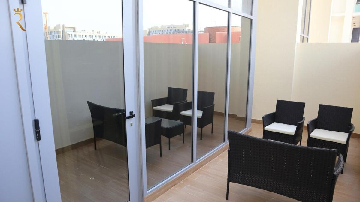 Tranquil Masdar 2br Pool And Free Parking Apartment