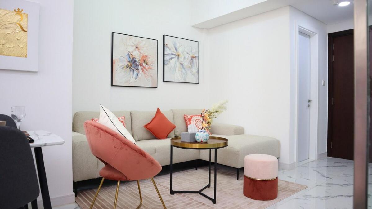 Tranquil Masdar 2br Pool And Free Parking Apartment