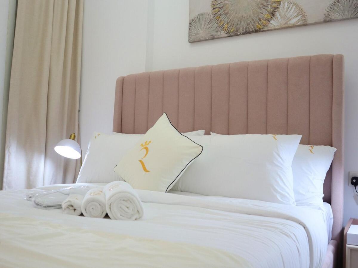Tranquil Masdar 2br Pool And Free Parking Apartment *