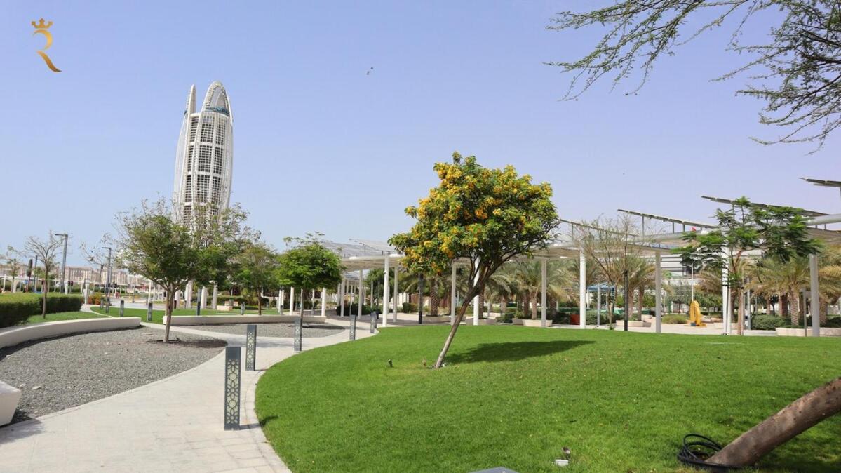 Tranquil Masdar 2br Pool And Free Parking Apartment Abu Dhabi