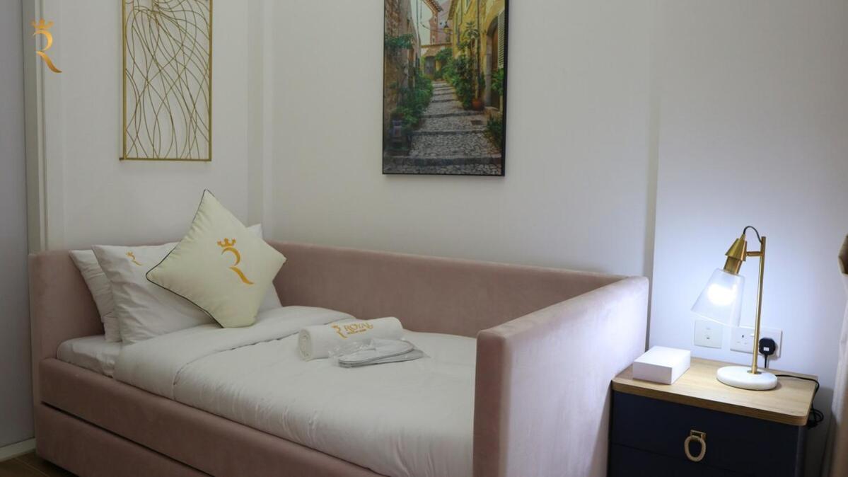 Tranquil Masdar 2br Pool And Free Parking Apartment Abu Dhabi