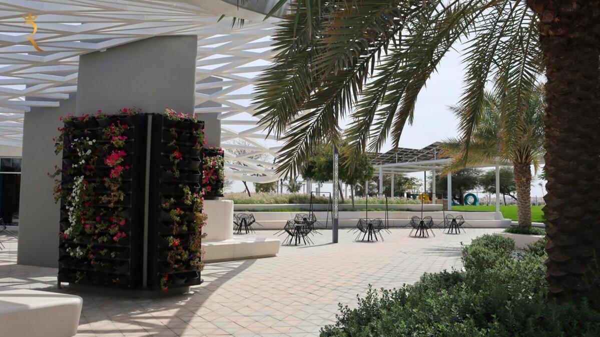 Tranquil Masdar 2br Pool And Free Parking Apartment