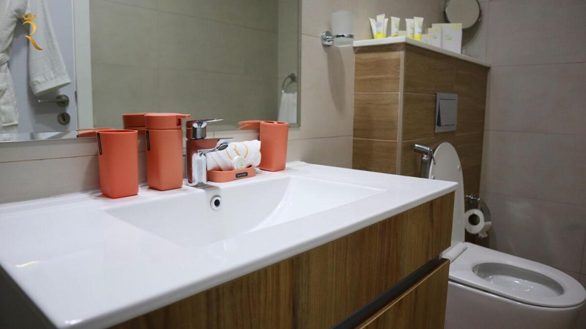 Apartment Tranquil Masdar 2br Pool And Free Parking