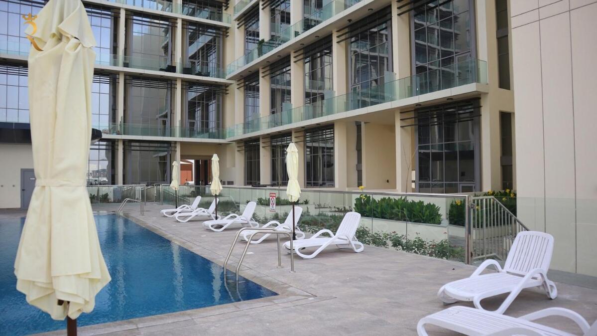 Apartment Tranquil Masdar 2br Pool And Free Parking Abu Dhabi